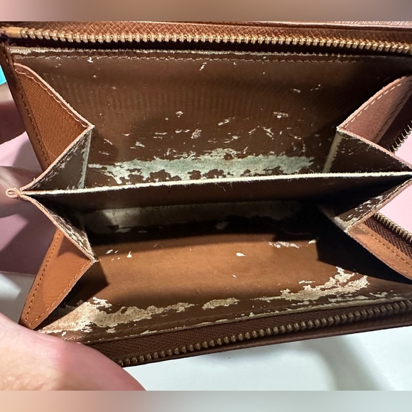 Great Condition - AUTHENTIC LV WALLET - Picture 6 of 13